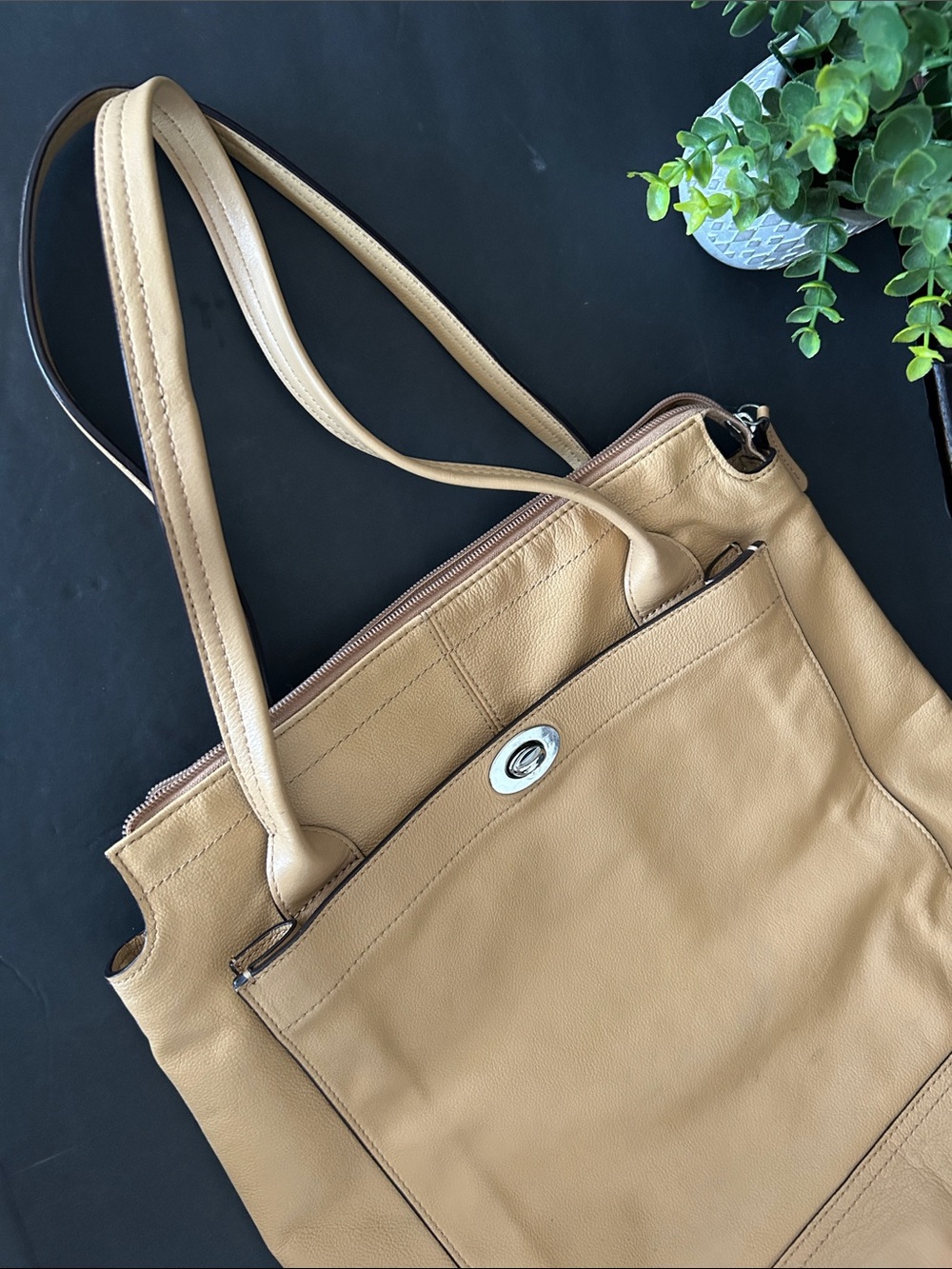 Banana Republic Beige Leather Tote with Turn-Lock Pocket - Picture 12 of 16